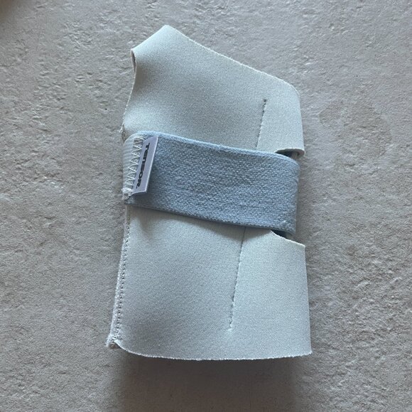 Tensor Wrist Braces - Set of 2 - Picture 4 of 6